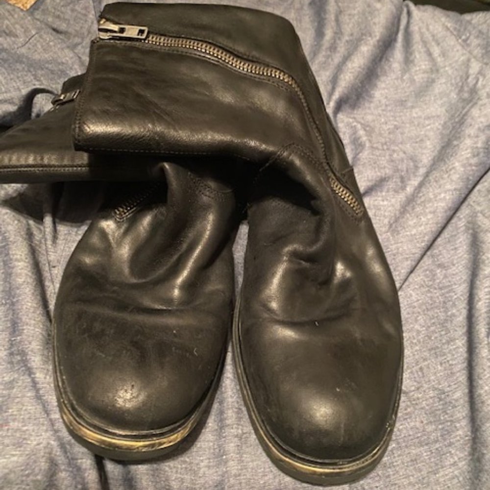 Kenneth Cole Black Leather double Zipper Boots Size 10.5  Some wear inside